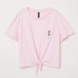 2/$15 🔥 H&M Cropped Rose Tee